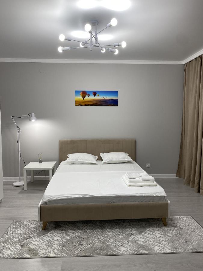 Уютная 1 Комнатная Freedom Apartamento Astana Exterior foto