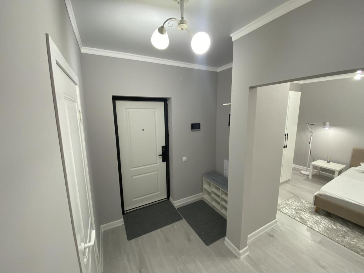 Уютная 1 Комнатная Freedom Apartamento Astana Exterior foto