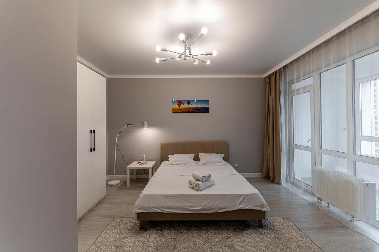 Уютная 1 Комнатная Freedom Apartamento Astana Exterior foto