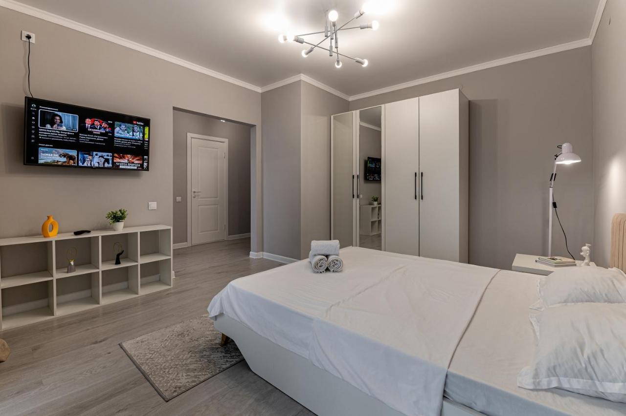 Уютная 1 Комнатная Freedom Apartamento Astana Exterior foto