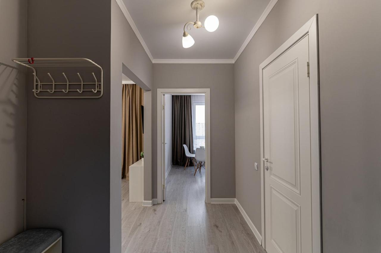 Уютная 1 Комнатная Freedom Apartamento Astana Exterior foto